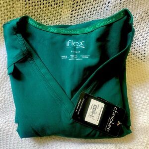 Cherokee I flex small scrub top